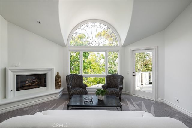 212 Kings Pl, Newport Beach, CA 92663