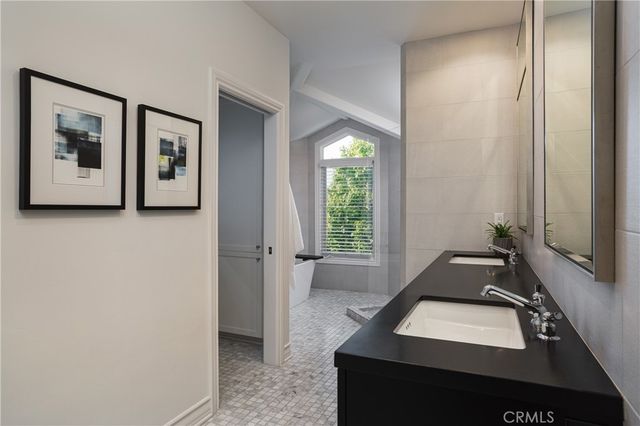 212 Kings Pl, Newport Beach, CA 92663
