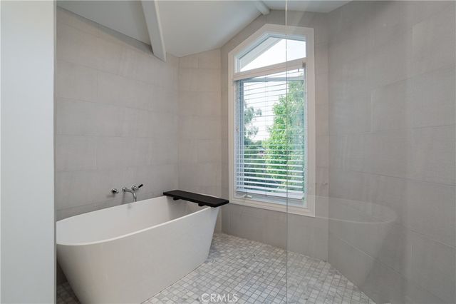 212 Kings Pl, Newport Beach, CA 92663