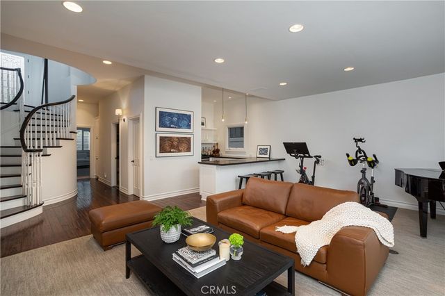 212 Kings Pl, Newport Beach, CA 92663