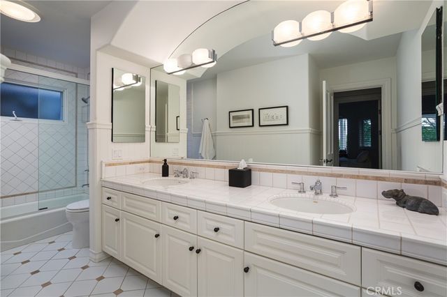 212 Kings Pl, Newport Beach, CA 92663