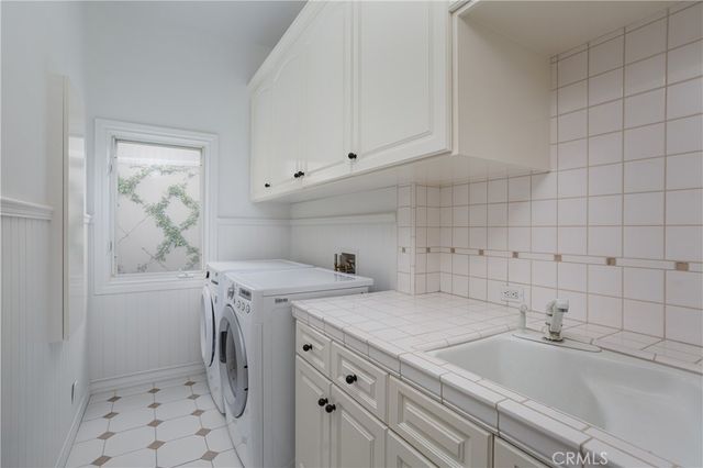 212 Kings Pl, Newport Beach, CA 92663