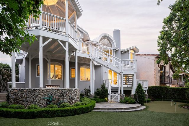212 Kings Pl, Newport Beach, CA 92663