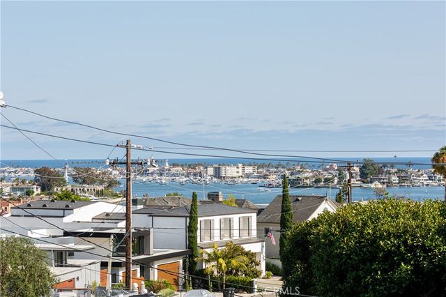 212 Kings Pl, Newport Beach, CA 92663