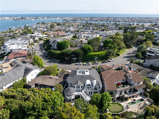212 Kings Pl, Newport Beach, CA 92663