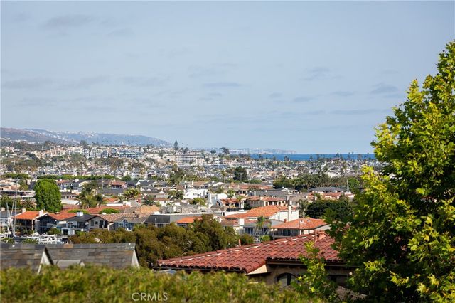212 Kings Pl, Newport Beach, CA 92663
