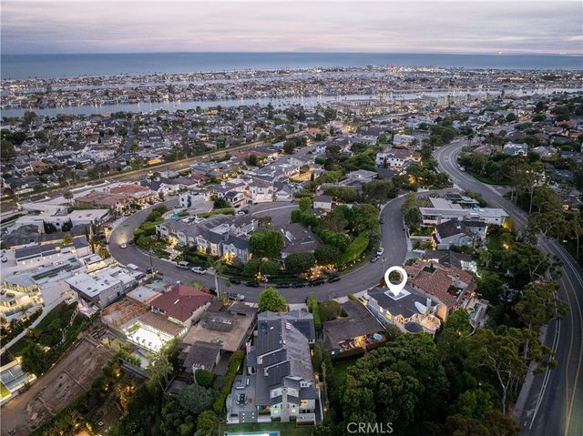 212 Kings Pl, Newport Beach, CA 92663