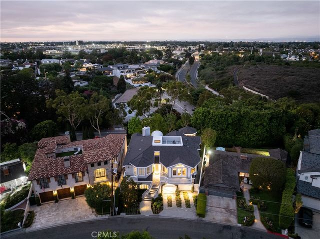 212 Kings Pl, Newport Beach, CA 92663