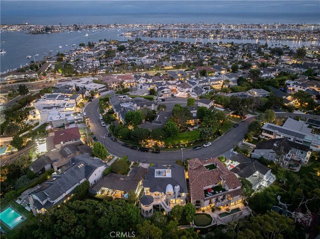 212 Kings Pl, Newport Beach, CA 92663