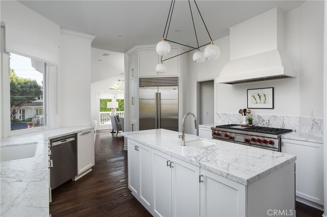 212 Kings Pl, Newport Beach, CA 92663