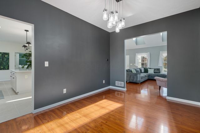 2552 Crestview Woods Drive, Newark, OH 43055