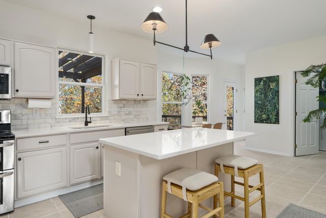 2552 Crestview Woods Drive, Newark, OH 43055