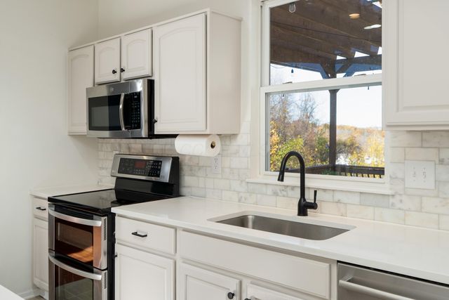 2552 Crestview Woods Drive, Newark, OH 43055