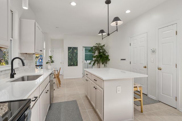 2552 Crestview Woods Drive, Newark, OH 43055