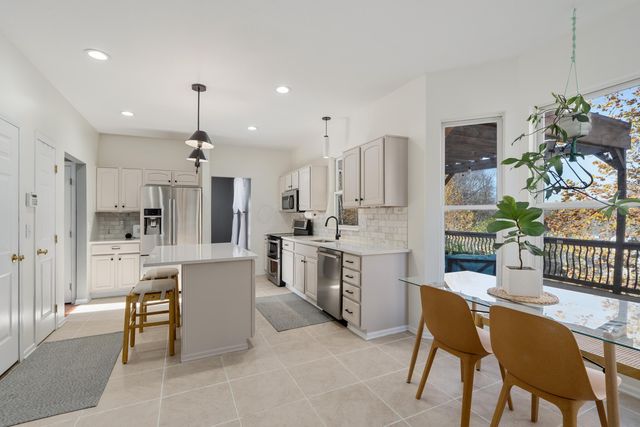 2552 Crestview Woods Drive, Newark, OH 43055