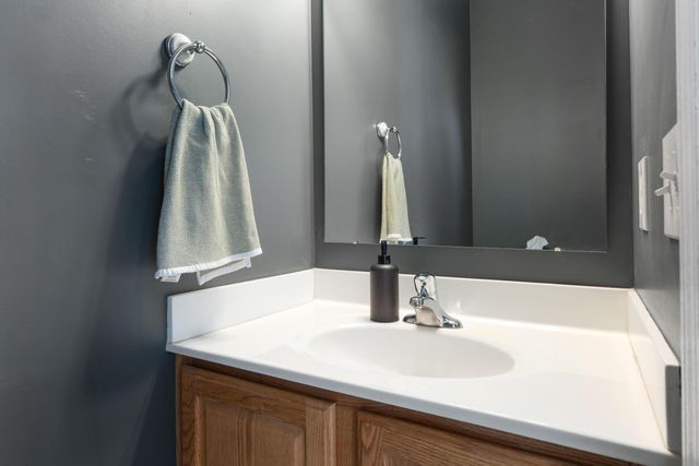 2552 Crestview Woods Drive, Newark, OH 43055