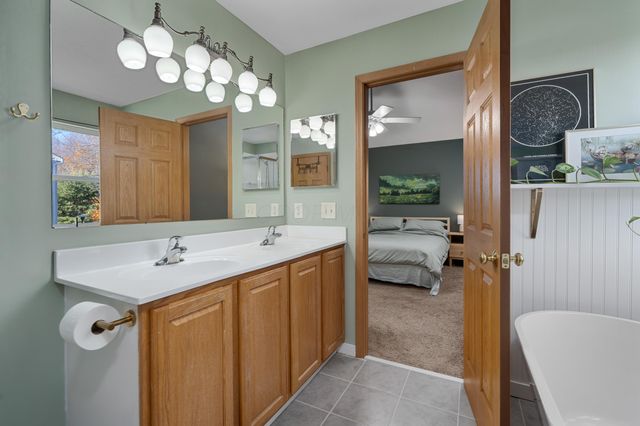 2552 Crestview Woods Drive, Newark, OH 43055