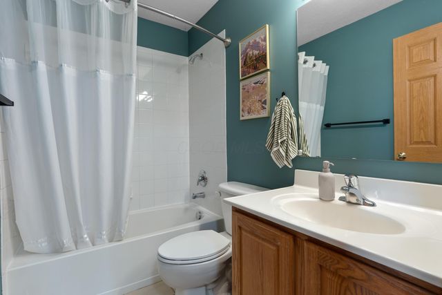 2552 Crestview Woods Drive, Newark, OH 43055