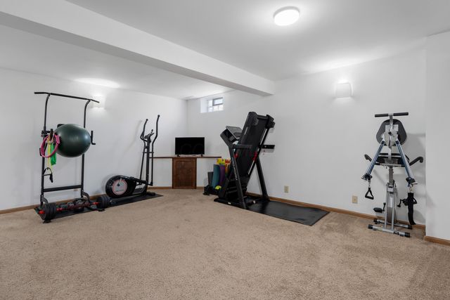 2552 Crestview Woods Drive, Newark, OH 43055