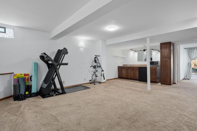 2552 Crestview Woods Drive, Newark, OH 43055