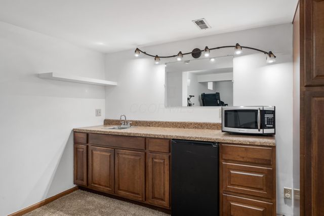 2552 Crestview Woods Drive, Newark, OH 43055