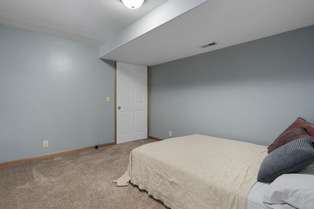 2552 Crestview Woods Drive, Newark, OH 43055