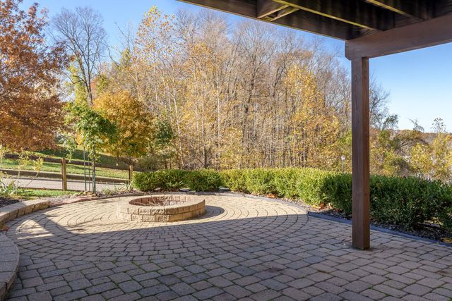 2552 Crestview Woods Drive, Newark, OH 43055