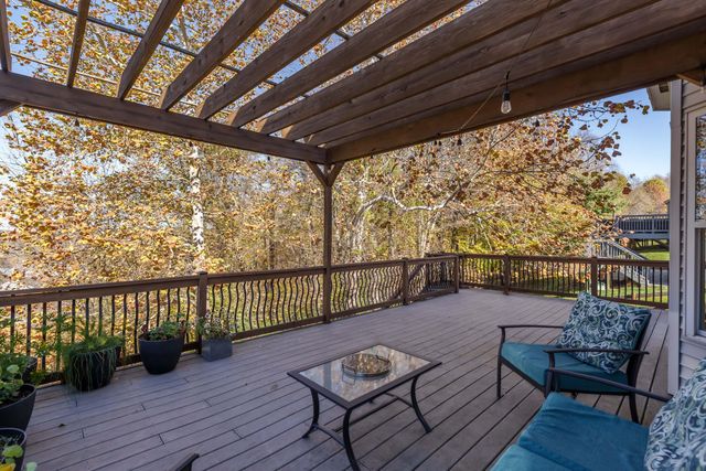 2552 Crestview Woods Drive, Newark, OH 43055