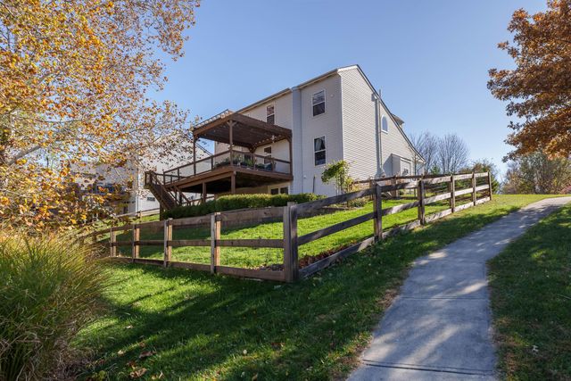 2552 Crestview Woods Drive, Newark, OH 43055