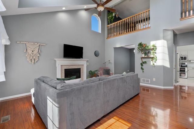 2552 Crestview Woods Drive, Newark, OH 43055