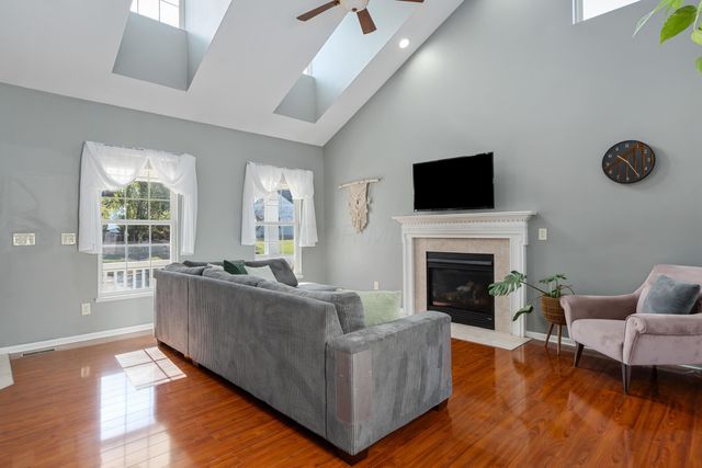 2552 Crestview Woods Drive, Newark, OH 43055