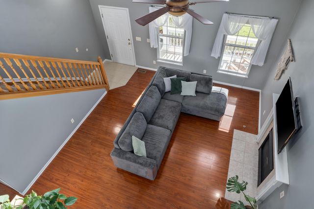 2552 Crestview Woods Drive, Newark, OH 43055