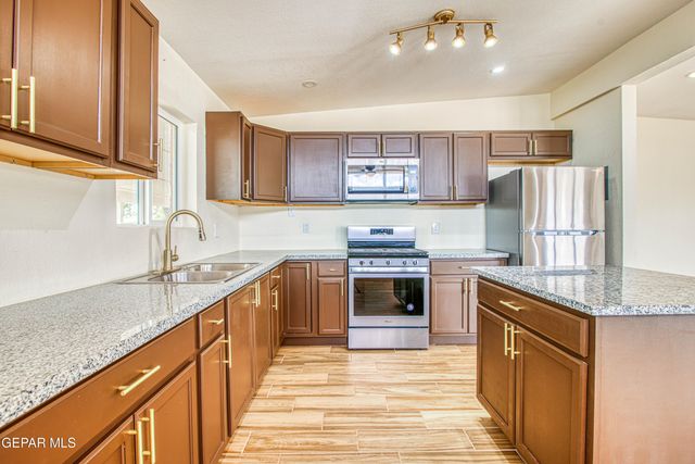 8818 MOUNT ELBERT Drive, El Paso, TX 79904