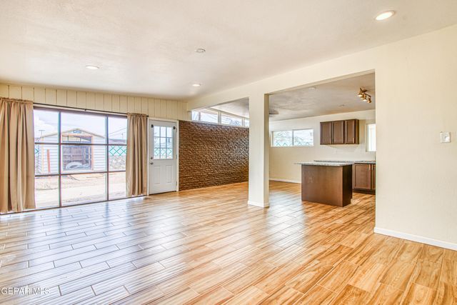 8818 MOUNT ELBERT Drive, El Paso, TX 79904