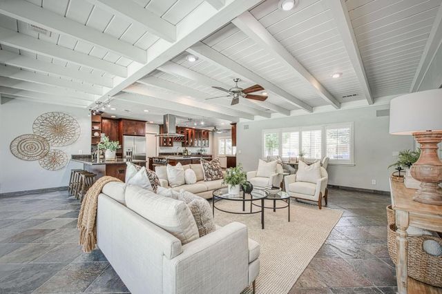 2530 W Dovewood Lane, Fresno, CA 93711