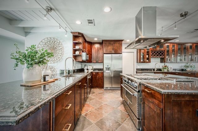 2530 W Dovewood Lane, Fresno, CA 93711