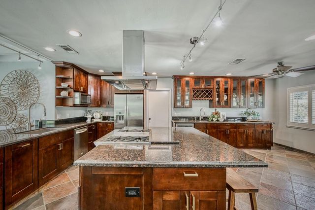 2530 W Dovewood Lane, Fresno, CA 93711