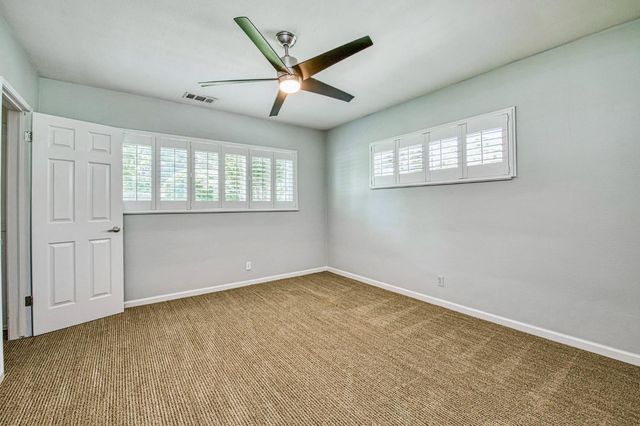 2530 W Dovewood Lane, Fresno, CA 93711