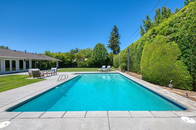 2530 W Dovewood Lane, Fresno, CA 93711