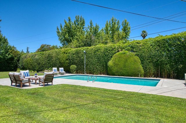 2530 W Dovewood Lane, Fresno, CA 93711