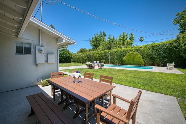 2530 W Dovewood Lane, Fresno, CA 93711