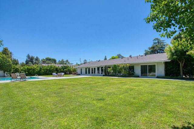 2530 W Dovewood Lane, Fresno, CA 93711
