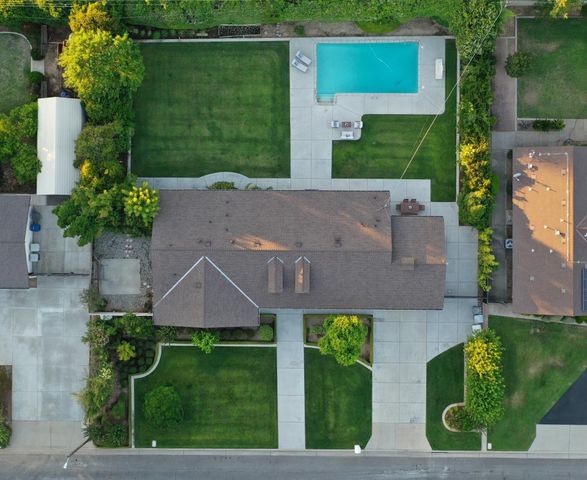 2530 W Dovewood Lane, Fresno, CA 93711