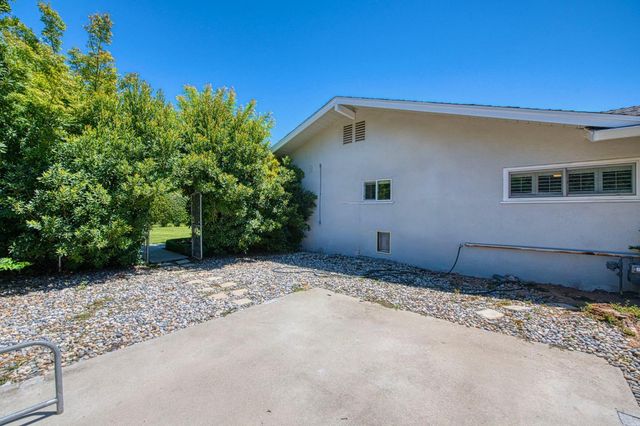 2530 W Dovewood Lane, Fresno, CA 93711