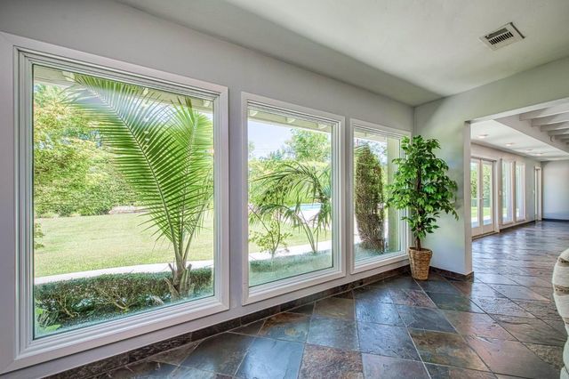 2530 W Dovewood Lane, Fresno, CA 93711