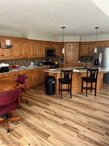 611 Pond View Circle NW, Strasburg, OH 44680