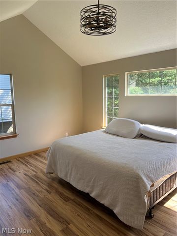 611 Pond View Circle NW, Strasburg, OH 44680