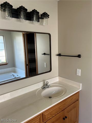 611 Pond View Circle NW, Strasburg, OH 44680