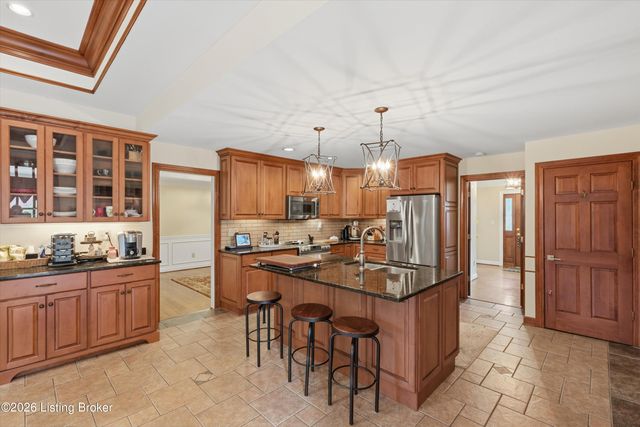 2710 Avenue Of The Woods, Louisville, KY 40241