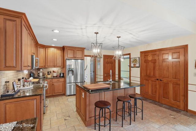 2710 Avenue Of The Woods, Louisville, KY 40241